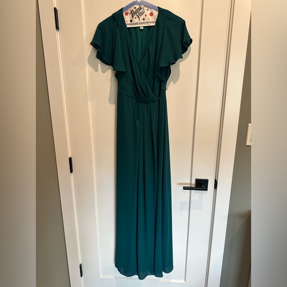 Green bridesmaid/graduation dress. Size 0. Worn once. Dry cleaned - Picture 1 of 8
